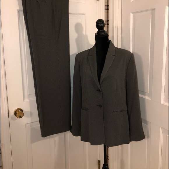 UNIFORM John Paul Richard women’s two piece suit - Picture 6 of 8